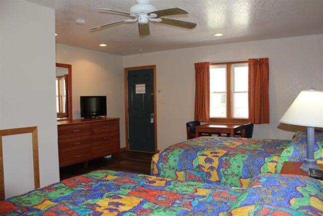 Pony Island Inn Окракоук Екстериор снимка